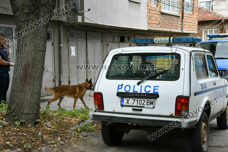 Полицейска акция със следово куче и арест в Хасково