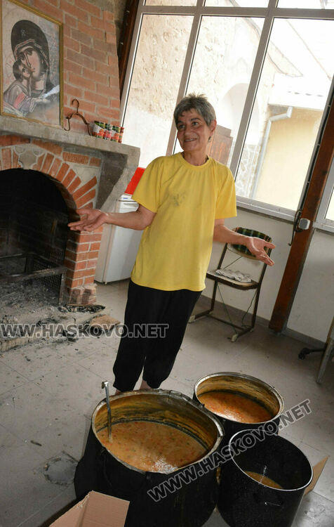 Осветиха фасула за Успение Богородично в катедралния храм на Хасково