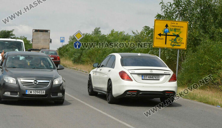 Монтират още знаци по пътя Хасково – Симеоновград заради спрения ремонт преди 1 г. и 3 м.