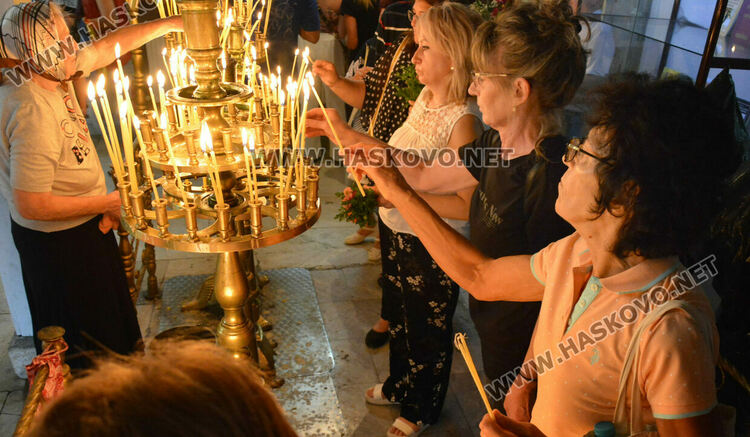 Литургия в „Света Богородица“ на храмовия празник