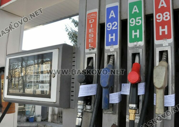 Задържаха пиян водач за неплатено гориво