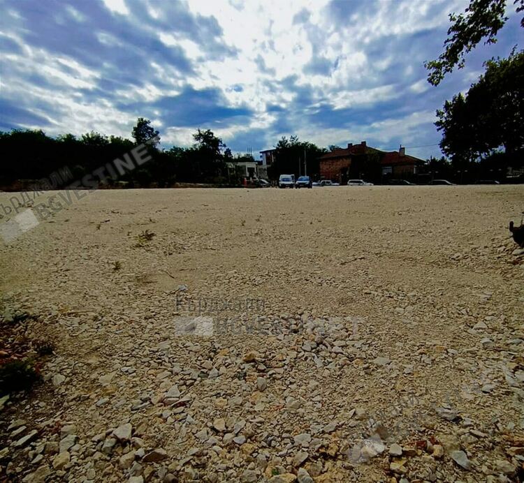  Болницата в Кърджали с грижа за своите пациенти-подготвя им голяма площадка за паркиране