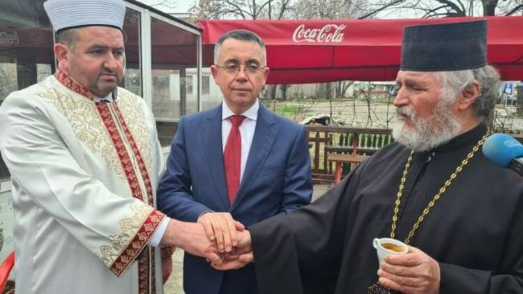 Кмет,поп и мюфтия на Кърджали са поканени на аудиенция при папа Франциск