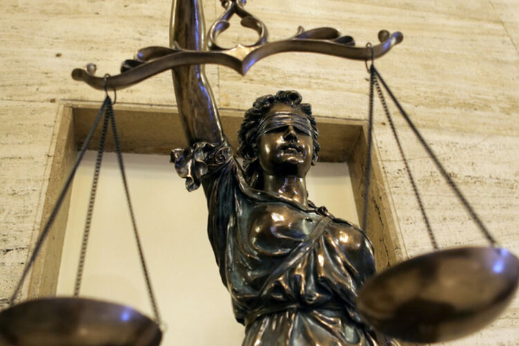 Повдигнаха обвинение на прокурор за златните монети от "Осемте джуджета"