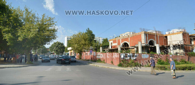 С водосвет и акатист пред новостроящата се в Хасково църква беше отбелязано успението на св. Иван Рилски Чудотворец