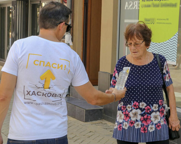 „Спаси Хасково“ ще се бори за властта, ексдепутат и ексобластен управител раздават вода 