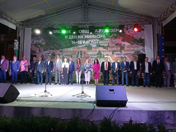 Областният управител Захари Сираков бе официален гост на празника на Рудозем 