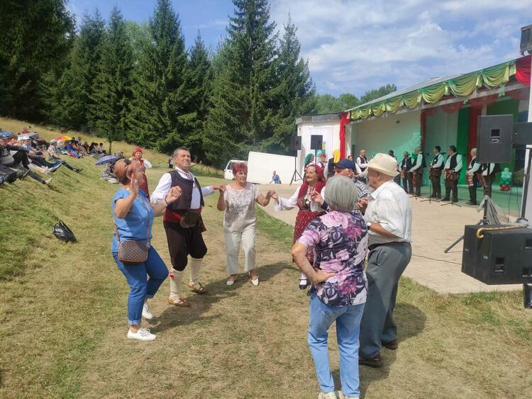Тридневни веселби край Доспат за празника и Събора на чешмарите