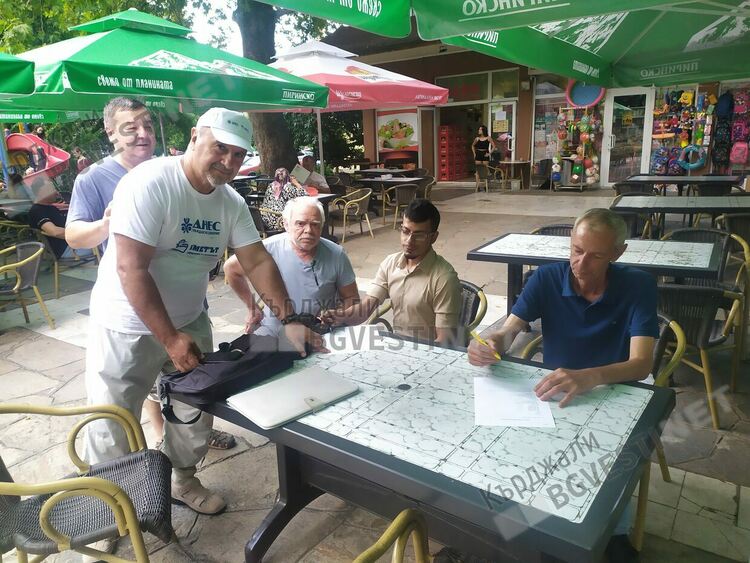   Сдружение „Днес” започна анкетирането на кърджалийци за мандата на Хасан Азис, интересът е голям