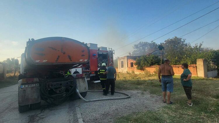 Нов пожар засегна необитаема къща в Славяново