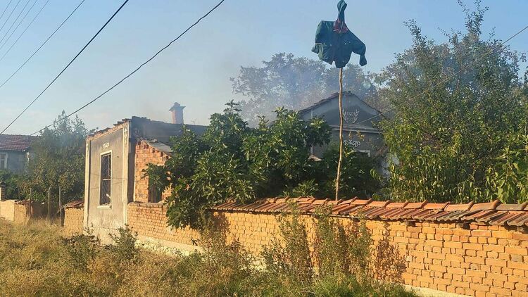 Нов пожар засегна необитаема къща в Славяново