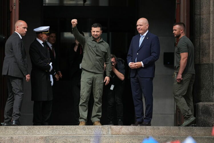 Зеленски благодари на Дания за обещаните 19 изтребители F-16