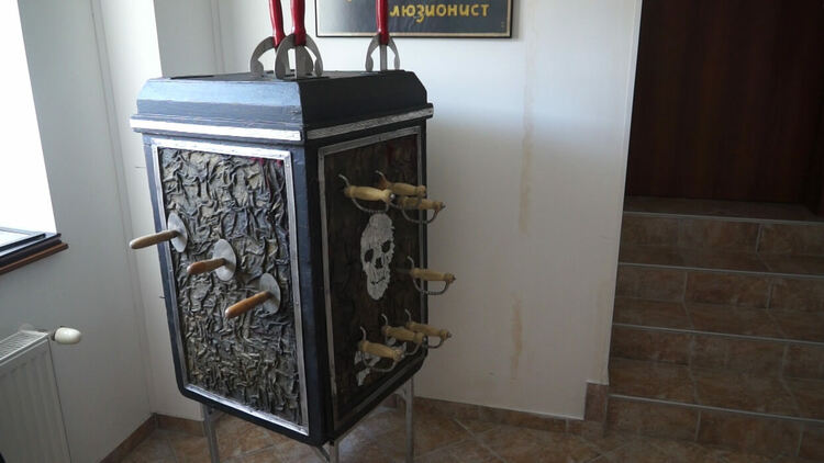 Ненчо Илчев подреди ценни илюзии в представителна изложба в Момчиловци