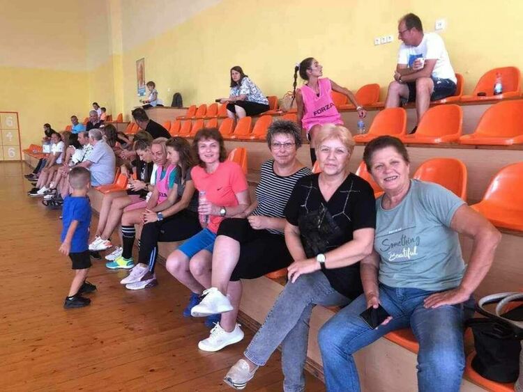 Бивши и настоящи хандбалисти играха в подкрепа на Божко