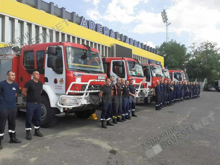 Български пожарникари тръгнаха към Гърция, сборният пункт бе в Кърджали