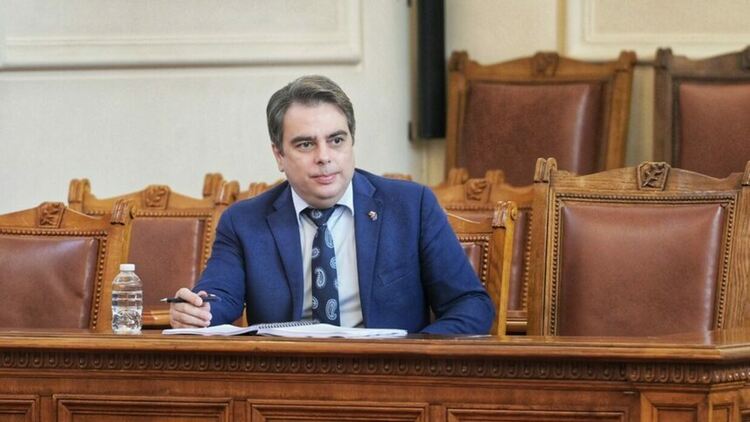 От 1 септември всеки ще има право на една сметка за основни операции, която ще се обслужва безплатно