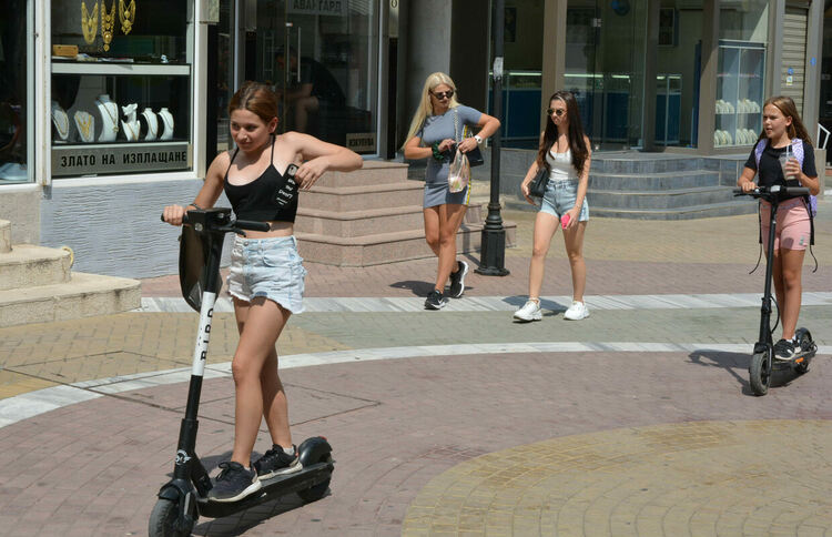 Жълт код за опасно топло време и днес, има опасност от пожари
