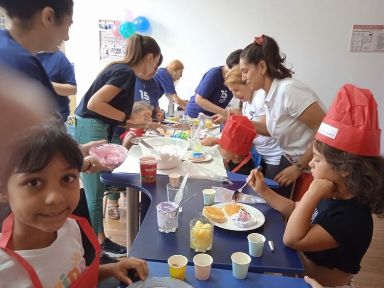 Деца, потребители от ЦОП, се учиха да правят торти