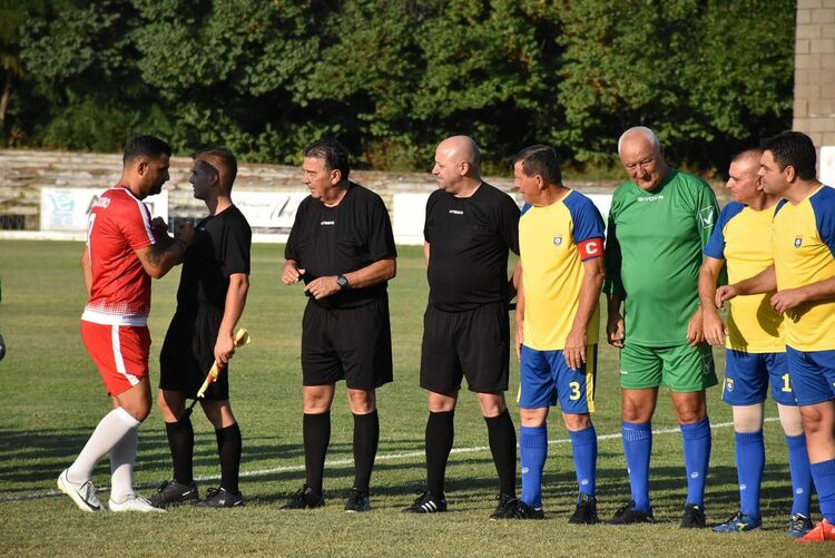 Рефер на приятелската среща бе Атанас Узунов