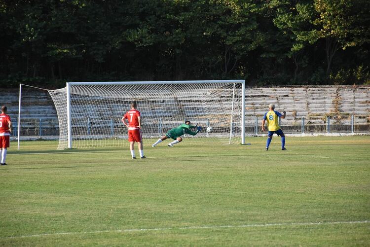 Футболни легенди на Димитровград и Хасково играха приятелски мач