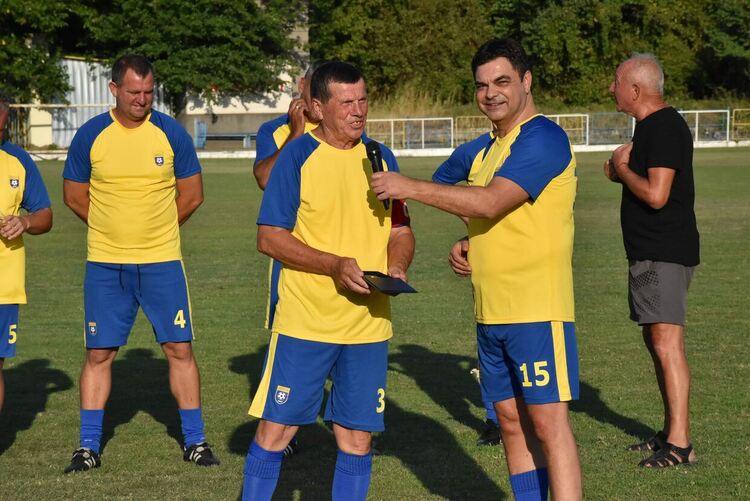 Футболни легенди на Димитровград и Хасково играха приятелски мач