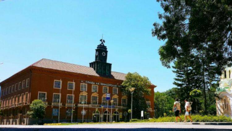 Предупредителен протест проведоха енергетици и миньори от Перник срещу закриването на въглищните централи и мините