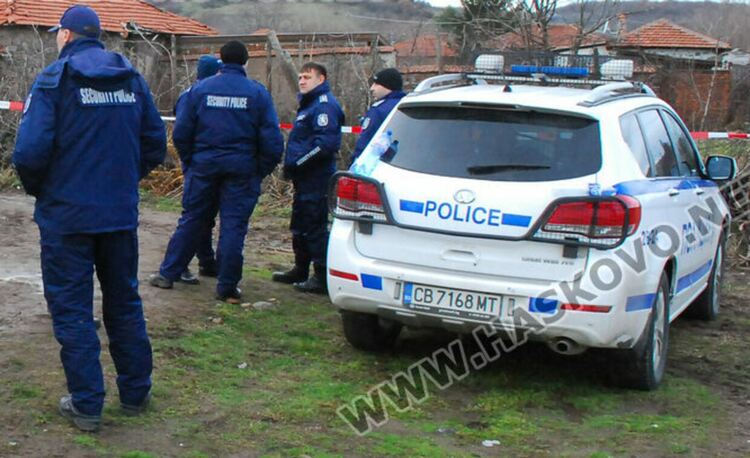 Повдигнаха обвинение на 17-годишното момиче, намушкало с нож баба си