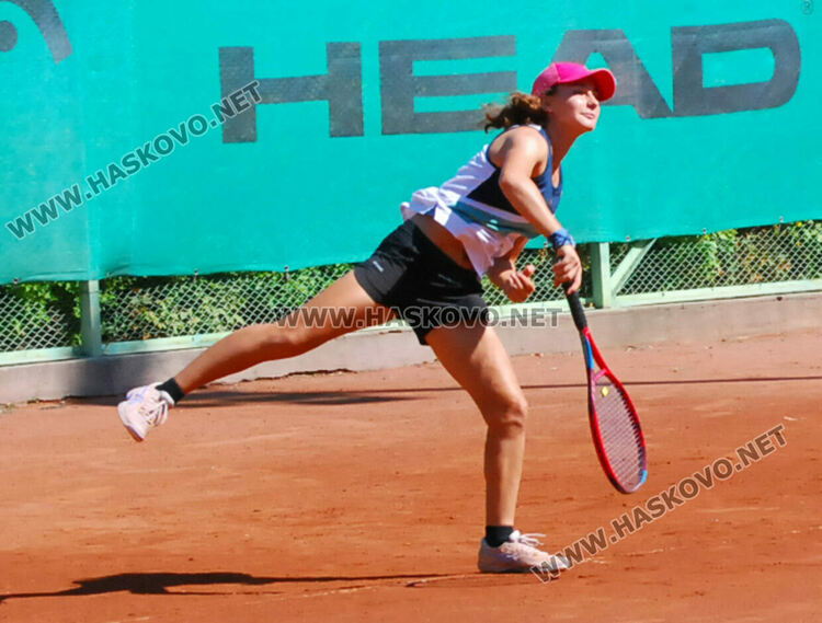 64 тенисисти стартираха в основната схема на Купа Хасково