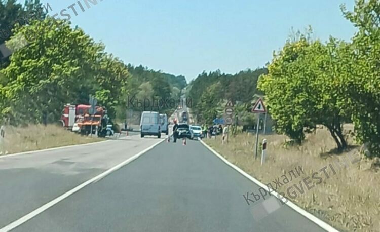 Тежка катастрофа при разклона за Широко поле, четирима в Спешното отделение в Кърджали