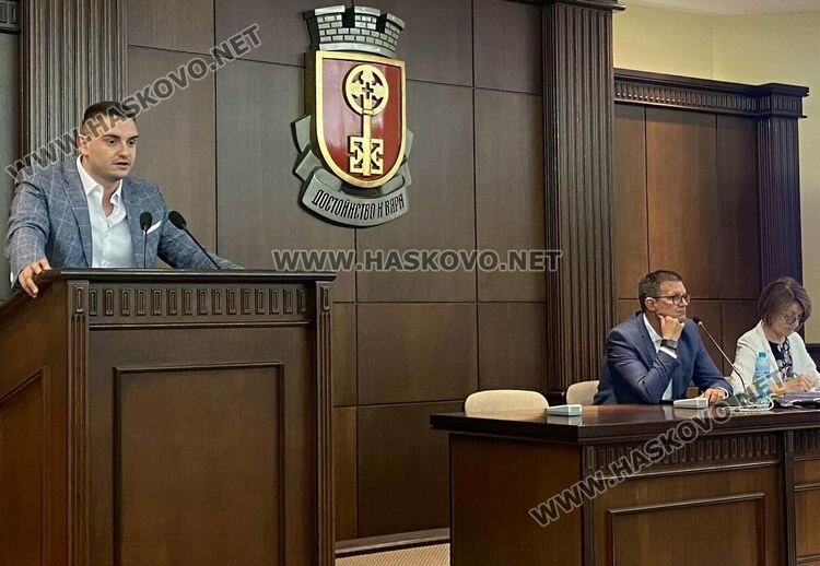 Предложиха отлагане на спорната площадка зад новия басейн за сметка на инвестиции в инфраструктурата