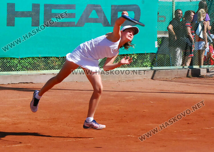 64 тенисисти стартираха в основната схема на Купа Хасково