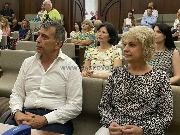 Предложиха отлагане на спорната площадка зад новия басейн за сметка на инвестиции в инфраструктурата