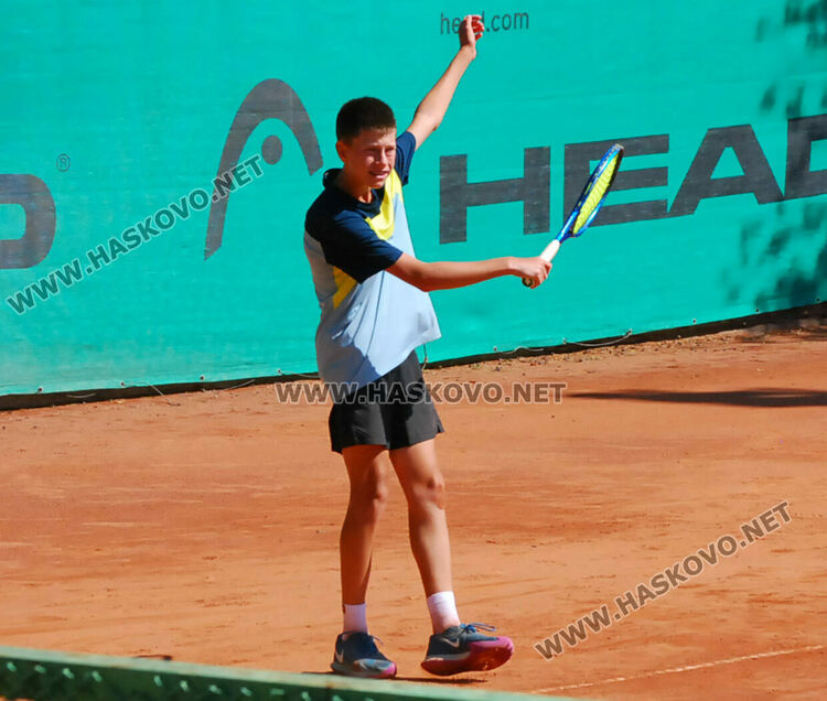64 тенисисти стартираха в основната схема на Купа Хасково