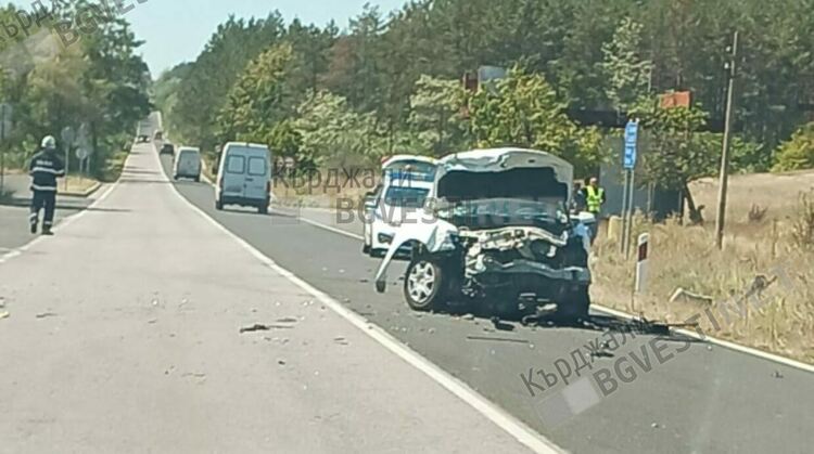 Тежка катастрофа при разклона за Широко поле, четирима в Спешното отделение в Кърджали