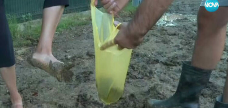 След ремонт на ВиК: Кал вместо асфалт в пернишки квартал 