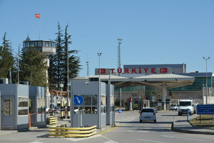 На границата с Турция разкриха 500 таблетки ефедрин в бус за Косово