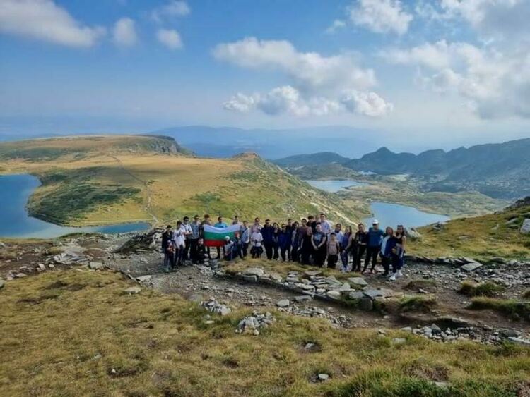 Седемте Рилски езера впечатляват славейковци