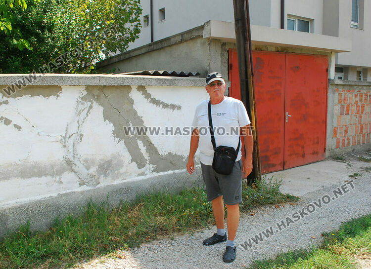 Рефайдин заяви, че новият път към дома му трябва да минава вляво от гаража 