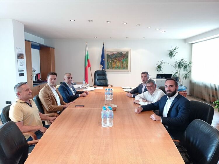 Решаване на проблема със срутището край Тикале обсъждаха смолянските народни представители с областния управител