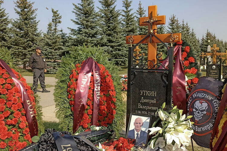 На дискретна церемония: Погребаха съоснователя на „Вагнер“ Дмитрий Уткин