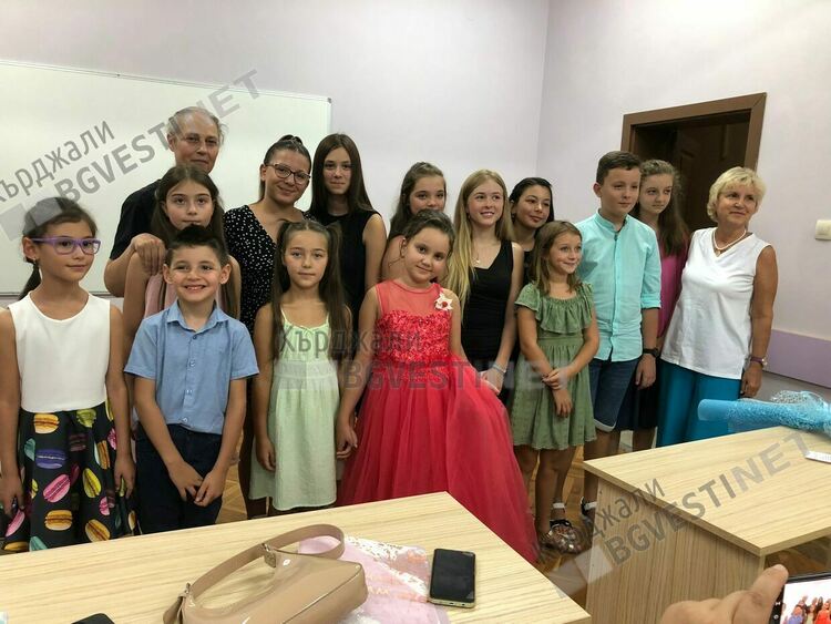 Летен концерт на школата по пиано към „HAPPY DINO“ в Кърджали