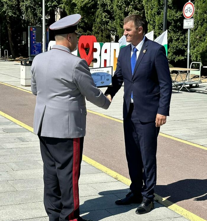 Военни от Хасково с награди от Станислав Дечев на празника на Втора тунджанска механизира бригада