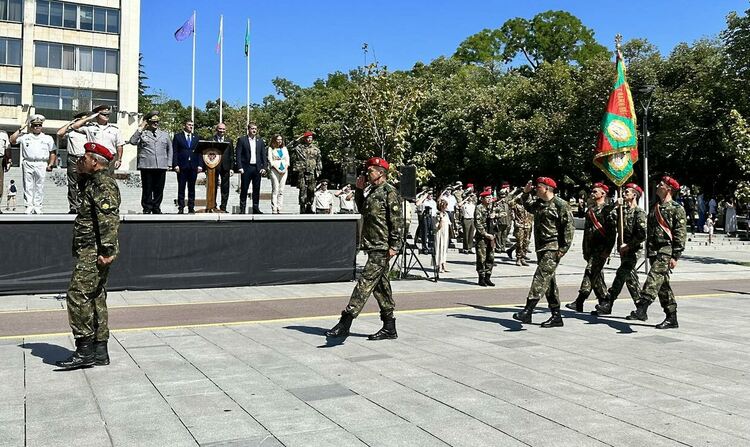 Военни от Хасково с награди от Станислав Дечев на празника на Втора тунджанска механизира бригада