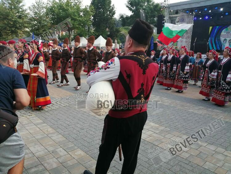 Над 3500 изпълнители участват в Националния фестивал на двугласа