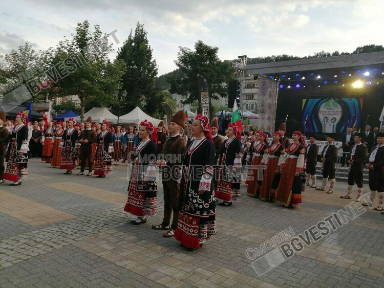 Над 3500 изпълнители участват в Националния фестивал на двугласа