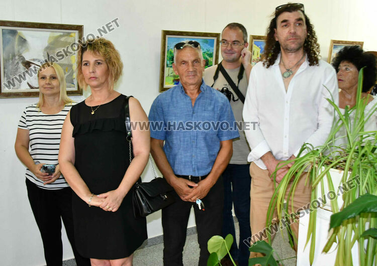 В Хасково представиха изложба „Цветовете на града“
