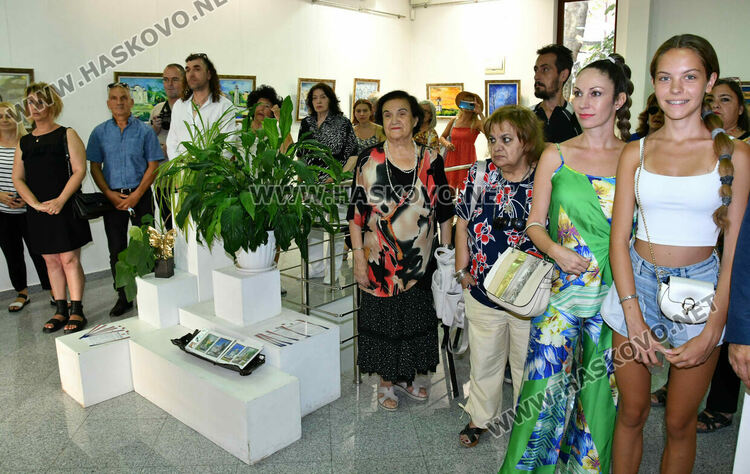 В Хасково представиха изложба „Цветовете на града“