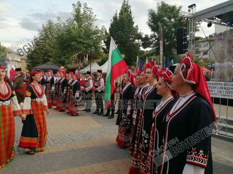 Над 3500 изпълнители участват в Националния фестивал на двугласа