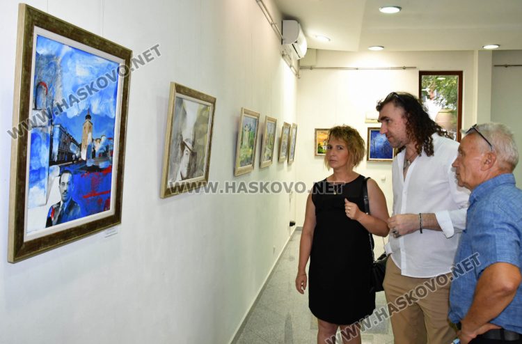 В Хасково представиха изложба „Цветовете на града“