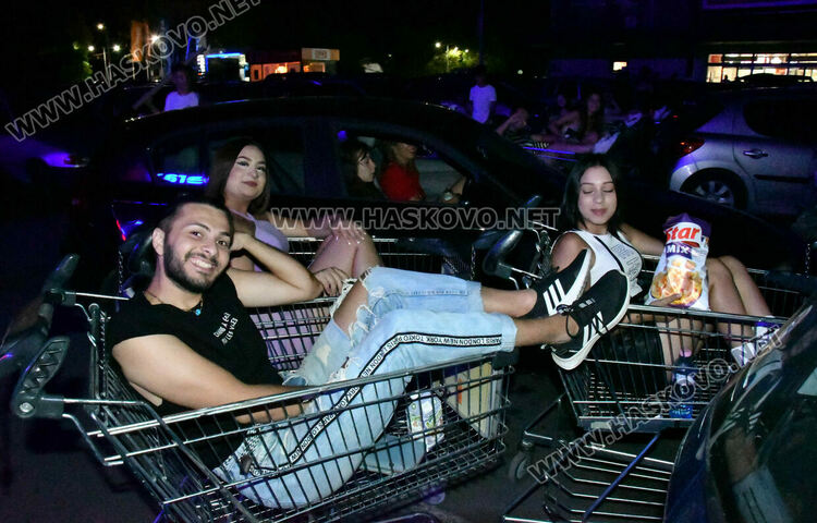 Автокиното в Хасково стартира с прожекция на "Чалга" 